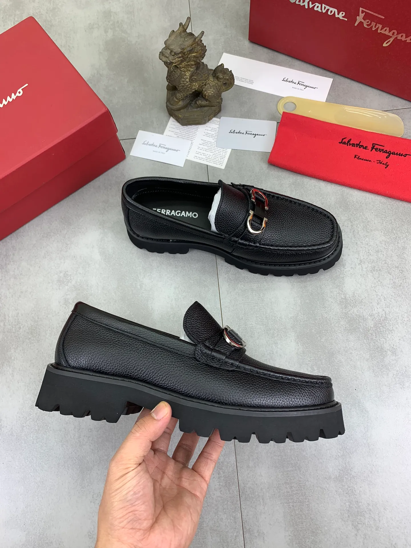 Men's Men's Shoes 💰P460💰[New Style] Water-dyed Niuli 🆘[Salvatore Ferragamo] Ferragamo's latest casual business leather shoes for men! Available at counters simultaneously! The fabric is made of specially imported original calfskin, the lining is made of imported water-dyed cowhide, and the original lightweight foam outsole is absolutely luxurious and leads the fashion trend. Matching code: 38-45; 4️⃣ colors available